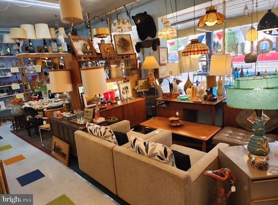 Dining room, Interior, Living room, Pendant Lights