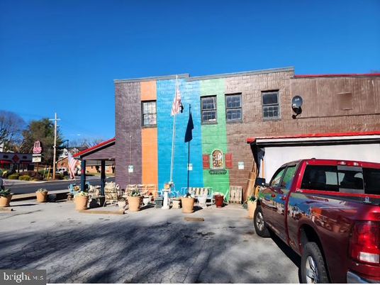 Exterior, Facade, Brick Facade, Rowhouse