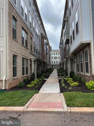 Exterior, Facade, Brick Facade, Rowhouse