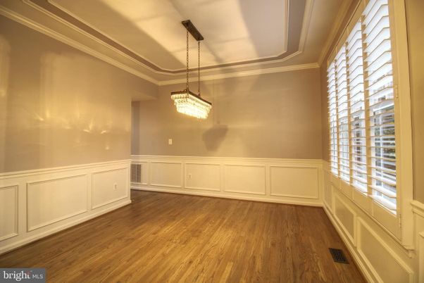 Chandelier, Empty room, Interior, Pendant Lights, Wood Texture Flooring
