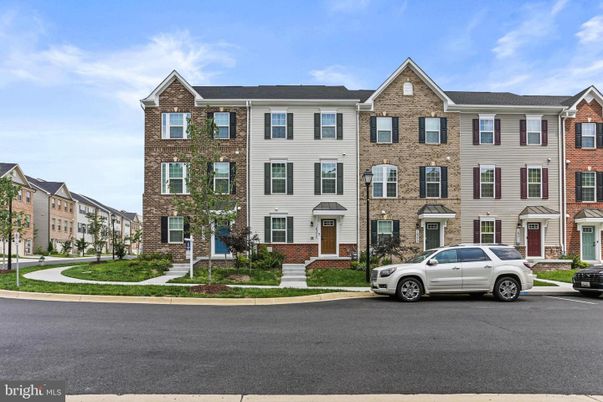 Exterior, Facade, Brick Facade, Rowhouse
