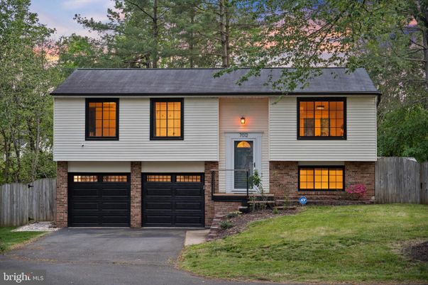Attached, Exterior, Facade, Brick Facade, Raised Ranch