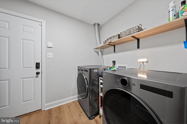 Interior, Washer, Wood Texture Flooring