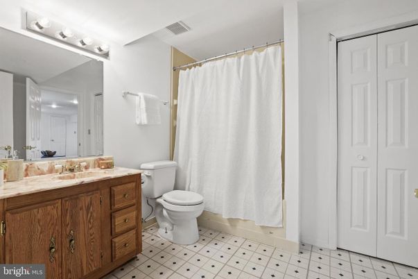 Bathroom, Interior, Tile Countertops