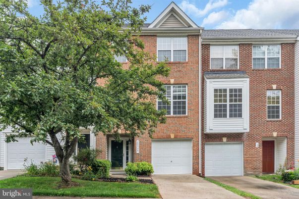 Attached, Exterior, Facade, Brick Facade, Georgian