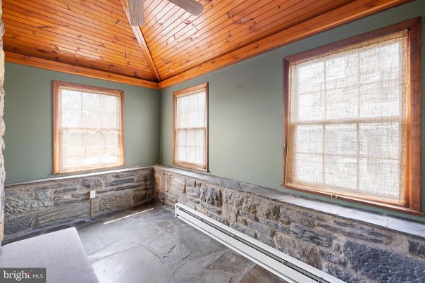 Empty room, Interior, Wooden Ceilings