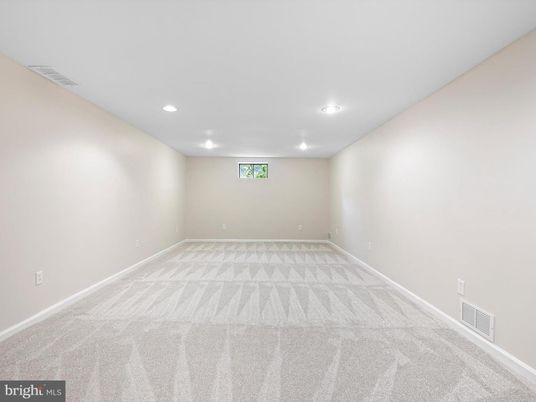 Empty room, Interior, Recessed Lighting