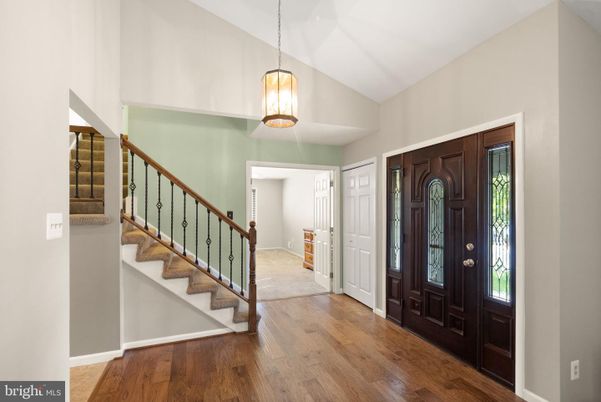 Interior, Pendant Lights, Wood Texture Flooring
