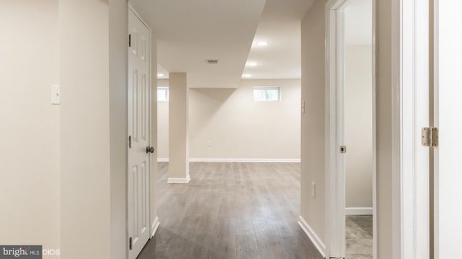 Interior, Recessed Lighting, Wood Texture Flooring