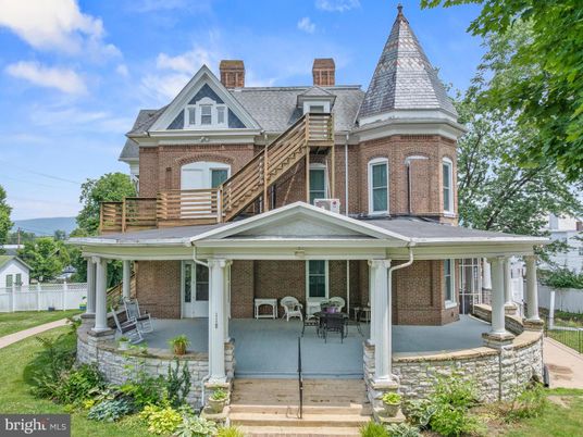 Exterior, Facade, Brick Facade, Queen Anne Victorian