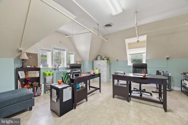 Home Office, Interior