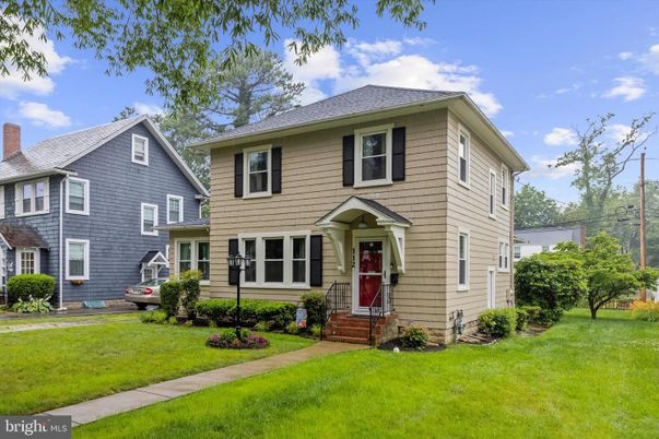 Exterior, Facade, American Foursquare