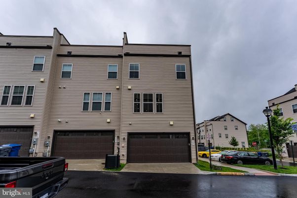 Attached, Exterior, Facade, Rowhouse