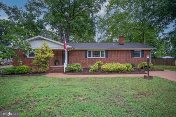 Exterior, Facade, Brick Facade, Ranch