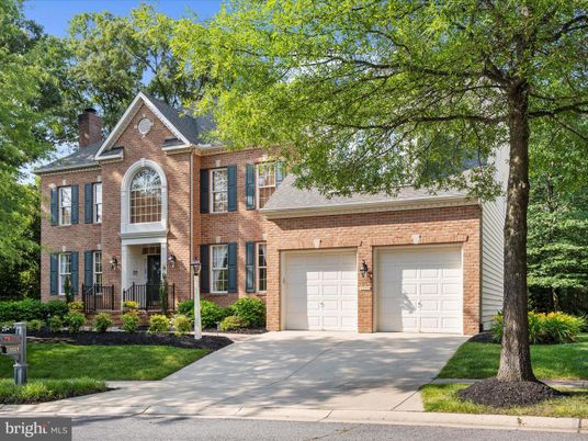 Attached, Exterior, Facade, Brick Facade, Georgian