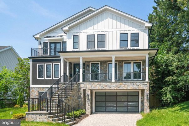 Attached, Exterior, Facade, Farmhouse