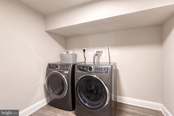 Interior, Washer, Wood Texture Flooring