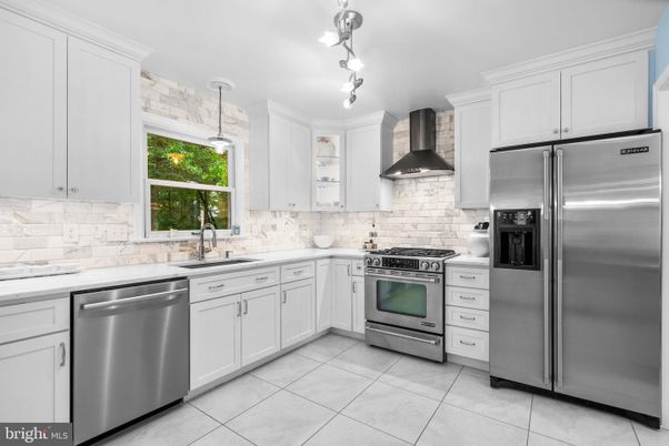 Interior, Kitchen, Pendant Lights, Stainless Steel Appliances