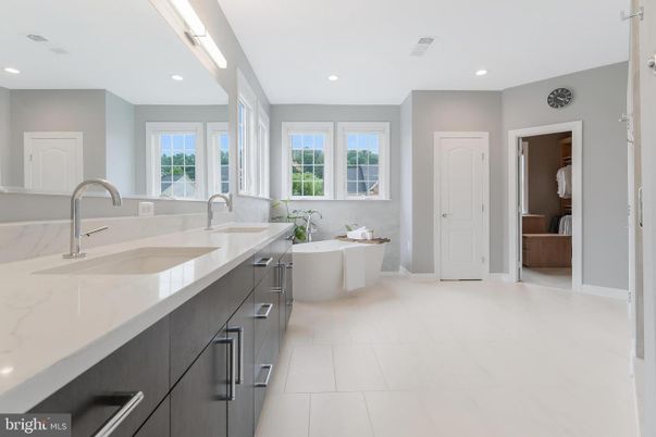 Bathroom, Dual Sink Vanities, Free Standing Baths, Interior, Recessed Lighting