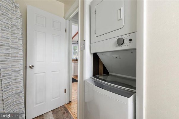 Interior, Utility Closets, Washer, Wood Texture Flooring