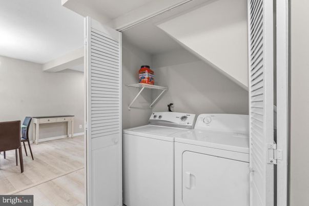 Interior, Utility Closets, Washer, Wood Texture Flooring
