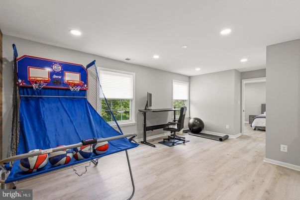Fitness Equipment, Interior, Recessed Lighting, Wood Texture Flooring