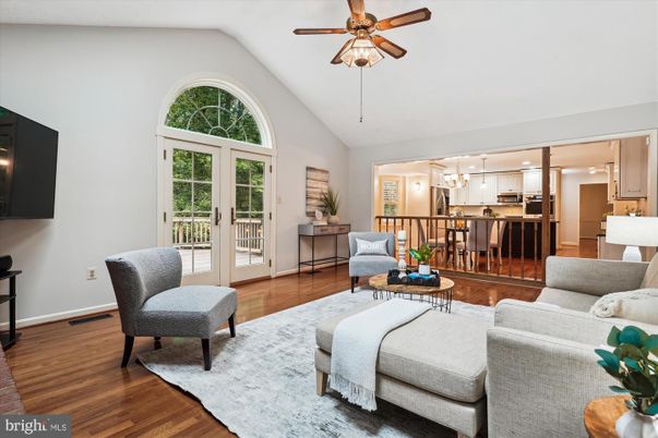 Interior, Kitchen, Living room, Pendant Lights, Wood Texture Flooring