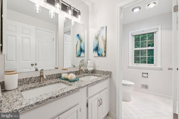 Bathroom, Dual Sink Vanities, Interior, Recessed Lighting