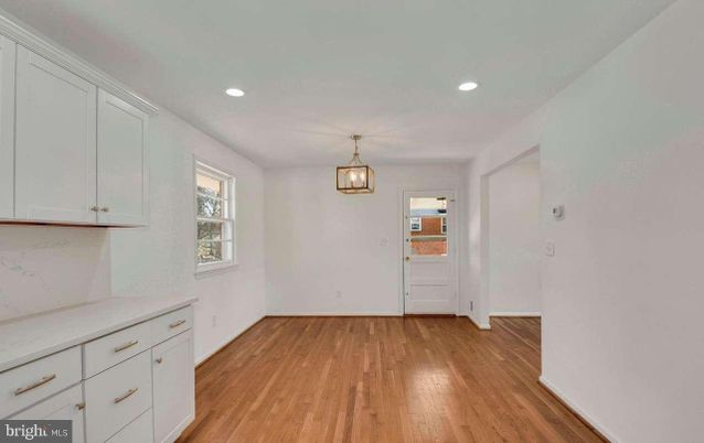 Empty room, Interior, Pendant Lights, Recessed Lighting, Wood Texture Flooring