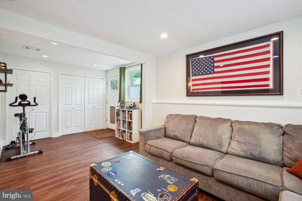 Fitness Equipment, Interior, Living room, Recessed Lighting, Wood Texture Flooring