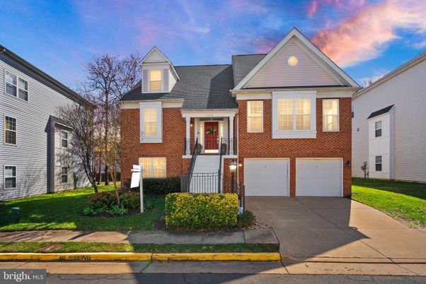 Attached, Exterior, Facade, Brick Facade, Split Level