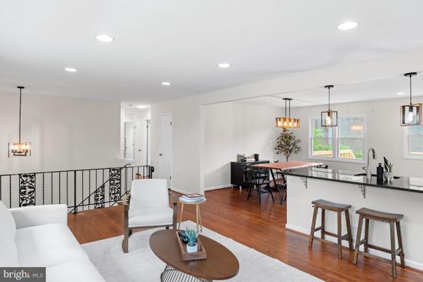 Dining room, Interior, Kitchen, Pendant Lights, Recessed Lighting, Wood Texture Flooring