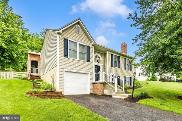 Attached, Backyard, Exterior, Facade, Queen Anne Victorian