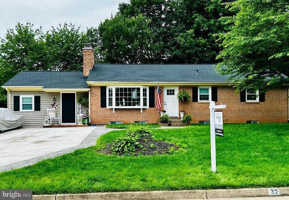 Exterior, Facade, Brick Facade, Cape Cod