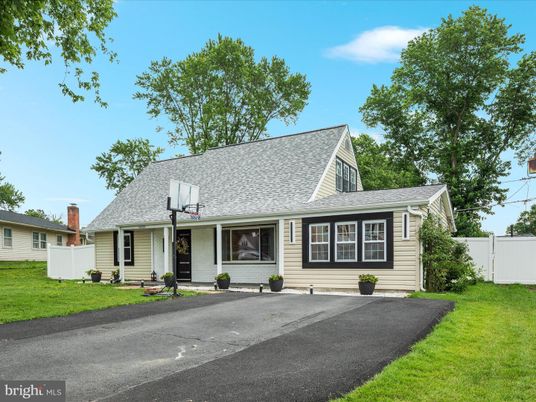 Exterior, Facade, Cape Cod