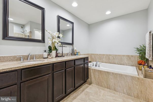 Bathroom, Dual Sink Vanities, Interior, Recessed Lighting