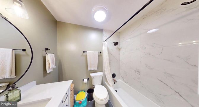 Bathroom, Interior, Marble Walls, Recessed Lighting
