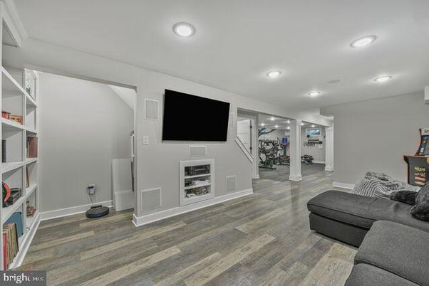 Interior, Living room, Recessed Lighting, Wood Texture Flooring