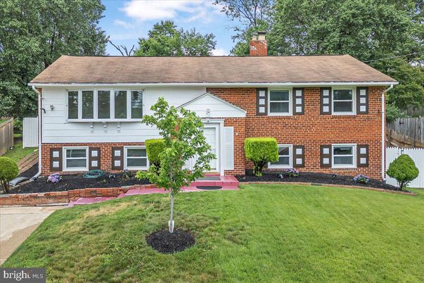 Exterior, Facade, Brick Facade, Raised Ranch