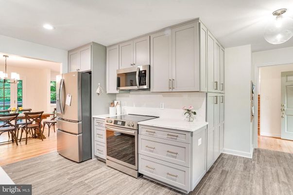 Dining room, Interior, Kitchen, Pendant Lights, Recessed Lighting, Wood Texture Flooring