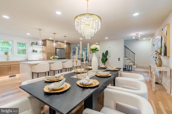 Chandelier, Dining room, Interior, Kitchen, Pendant Lights, Recessed Lighting, Wood Texture Flooring