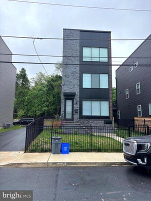 Exterior, Facade, Highrise