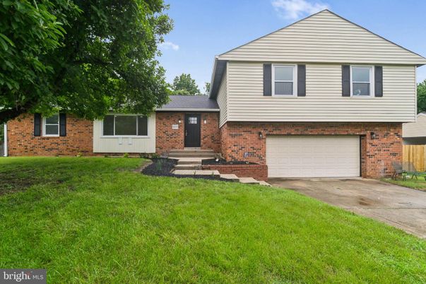 Attached, Exterior, Facade, Brick Facade, Split Level