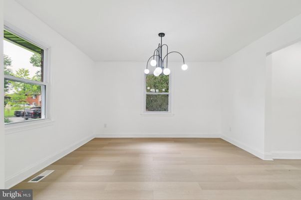 Empty room, Interior, Pendant Lights, Wood Texture Flooring