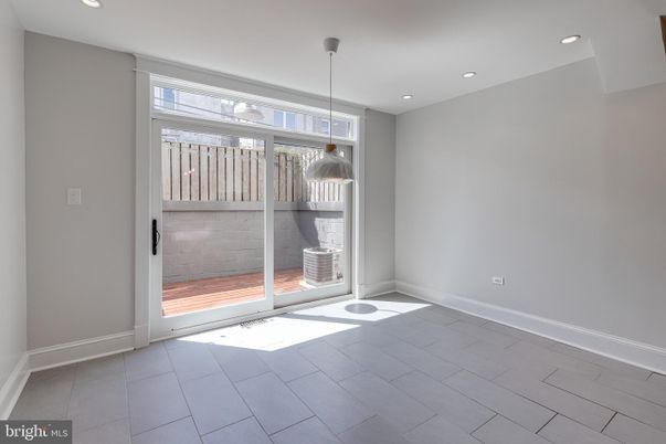 Empty room, Interior, Pendant Lights, Recessed Lighting