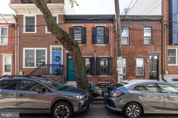 Exterior, Facade, Brick Facade, Rowhouse