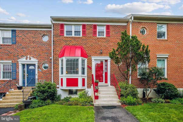 Exterior, Facade, Brick Facade, Rowhouse