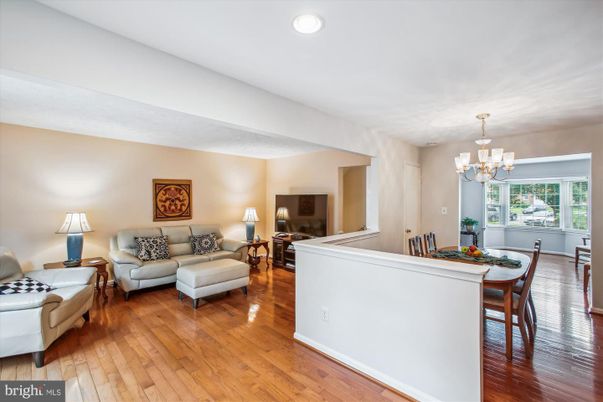 Chandelier, Dining room, Interior, Living room, Recessed Lighting, Wood Texture Flooring