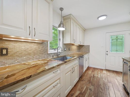 Interior, Kitchen, Pendant Lights, Recessed Lighting, Wood Texture Flooring