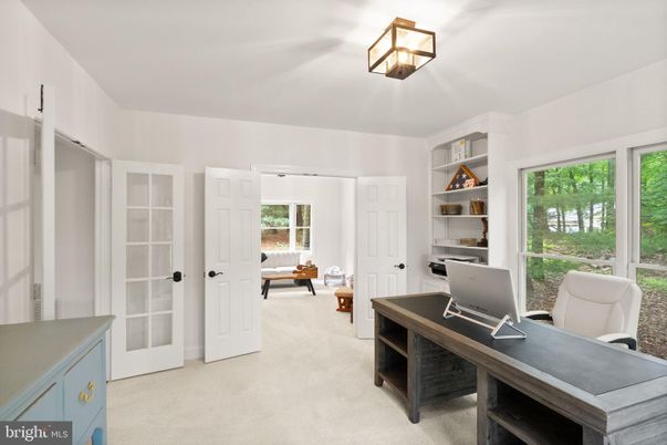 Home Office, Interior